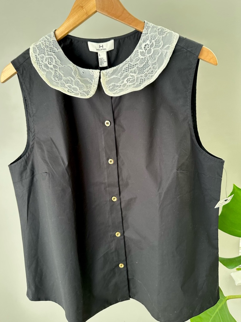 NWT Halston Black Sleeveless Button Shirt with Ivory Lace Collar Size L